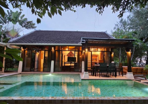 Villa Emerald Sand - Beach Front 4 Bed Pool Villa